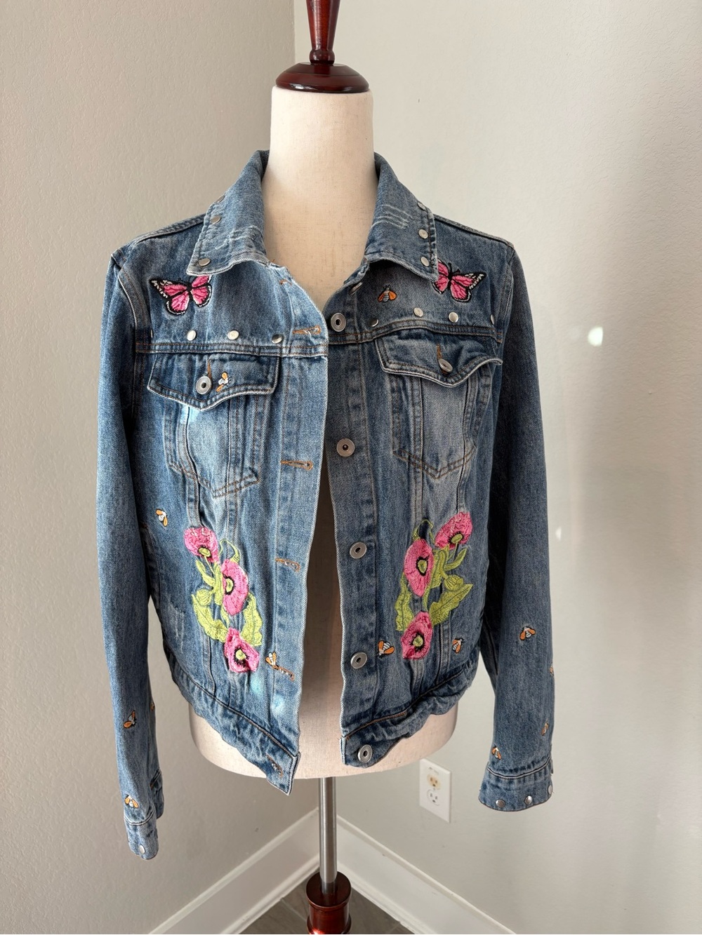 Festival Denim Jean Jacket Full Embroidered Flower Bees Studs Medium - Picture 10 of 15